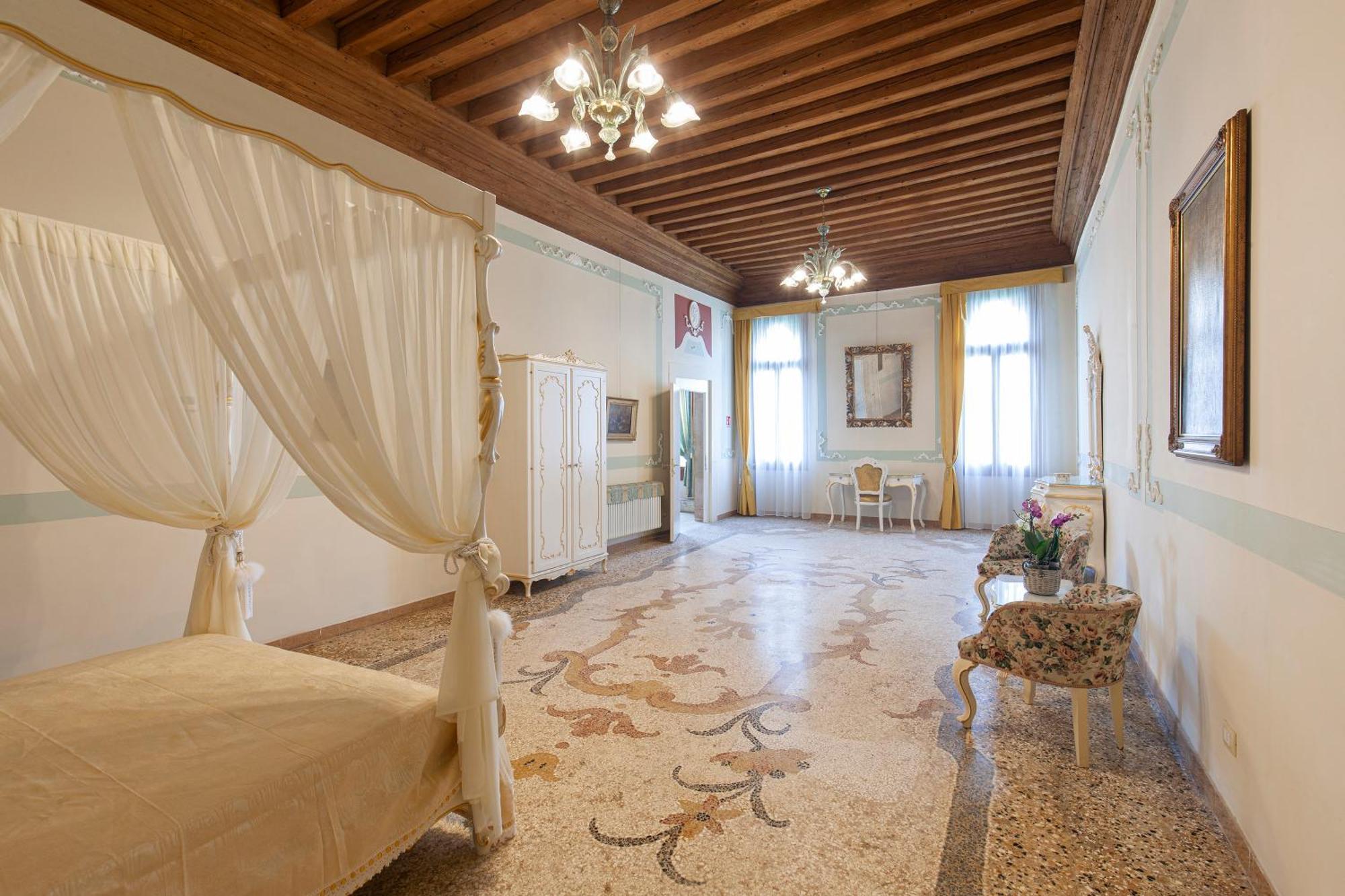 Luxury Apartment Pesaro Papafava Venice Exterior photo